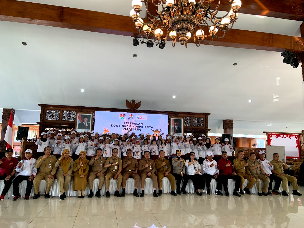 PELEPASAN KONTINGEN KORMI  KOTA MAGELANG KE AJANG FORNAS  VIII NUSA TENGGARA BARAT